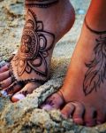 Tattoo henna on feet